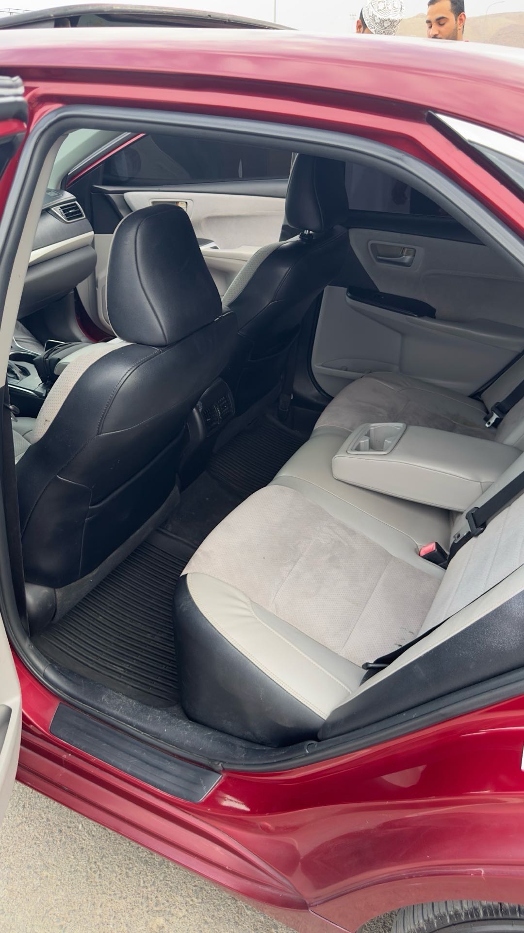 Car Image 2015 TOYOTA CAMRY XLE