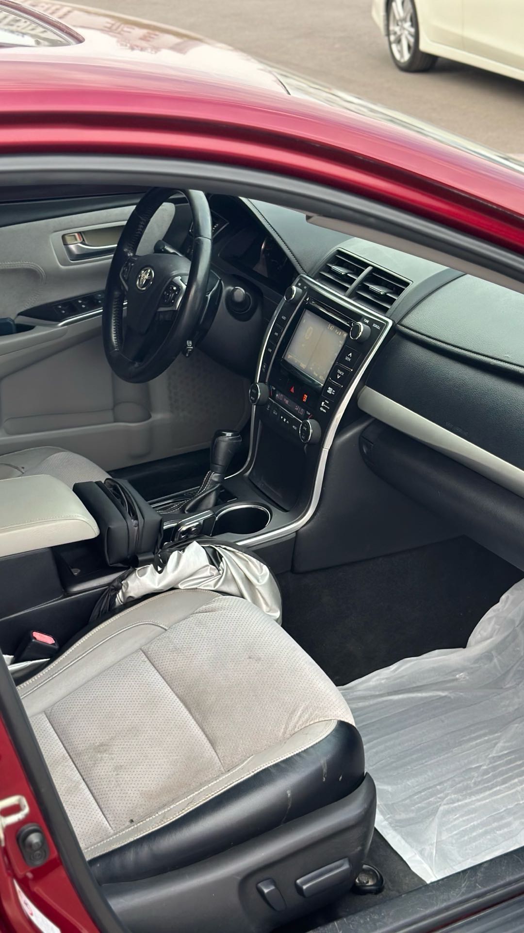 Car Image 2015 TOYOTA CAMRY XLE