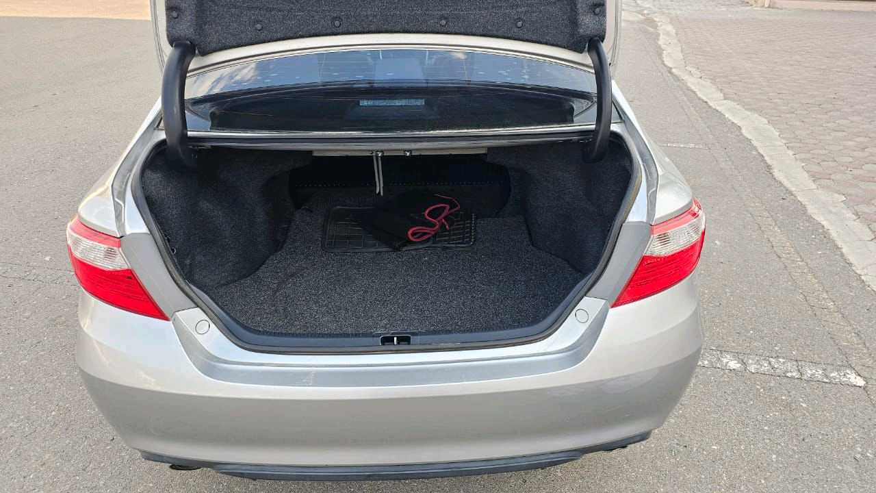 Car Image 2016 TOYOTA CAMRY XLE