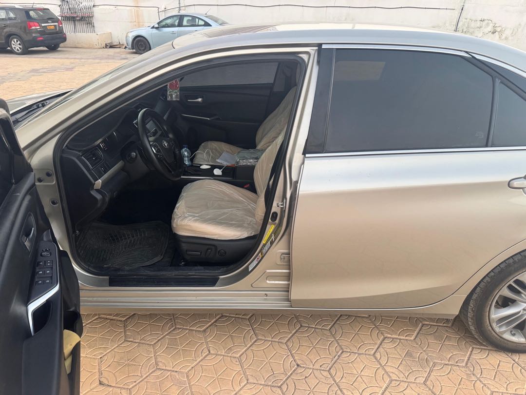 Car Image 2016 TOYOTA CAMRY SE