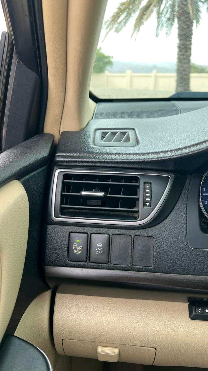 Car Image 2015 TOYOTA CAMRY XLE