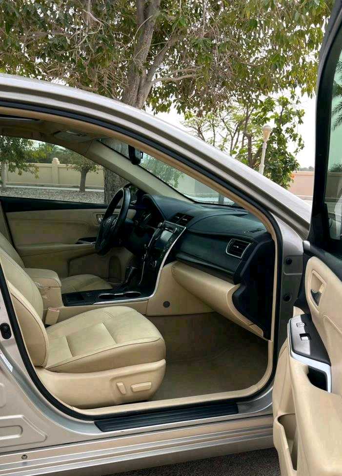 Car Image 2015 TOYOTA CAMRY XLE