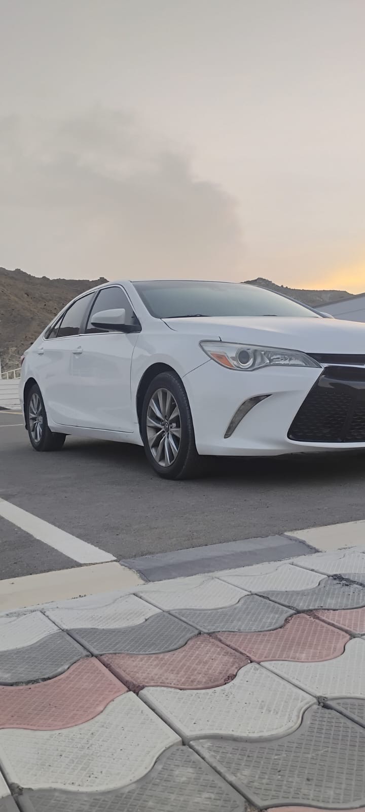 Car Image 2016 TOYOTA CAMRY LE