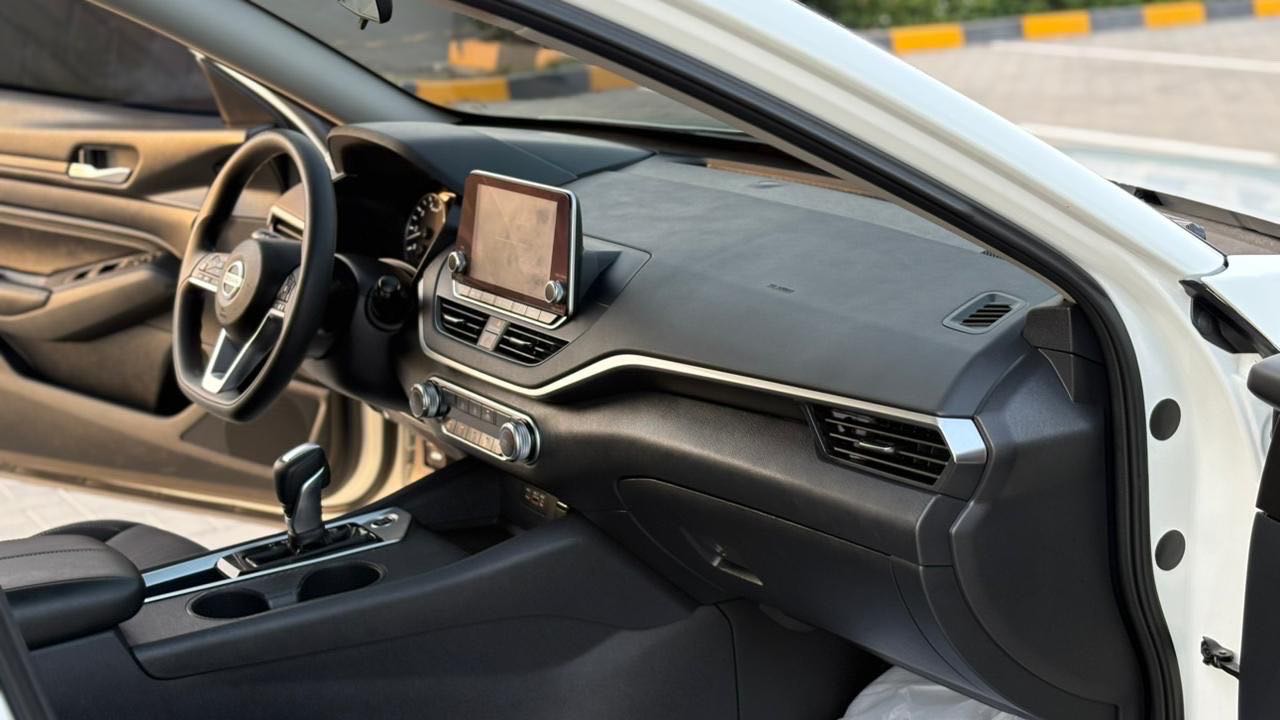Car Image 2019 NISSAN ALTIMA S