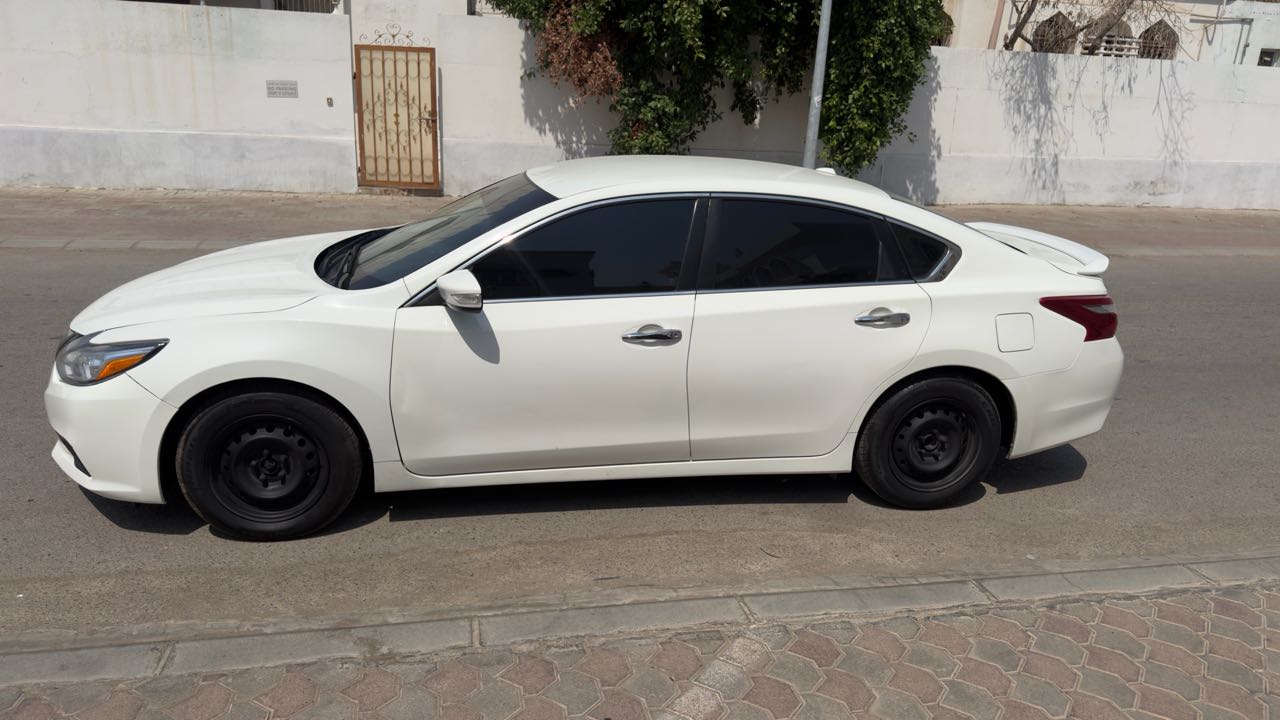 Car Image 2017 NISSAN ALTIMA SL