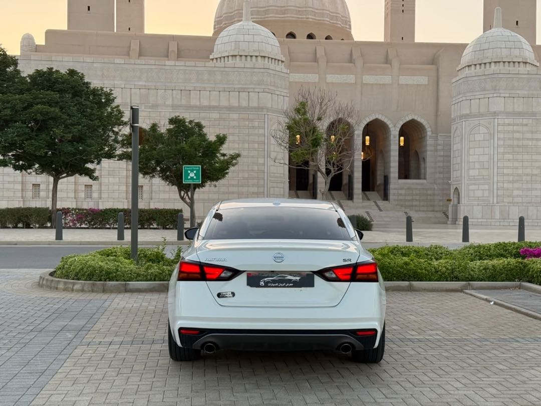 Car Image 2019 NISSAN ALTIMA SR