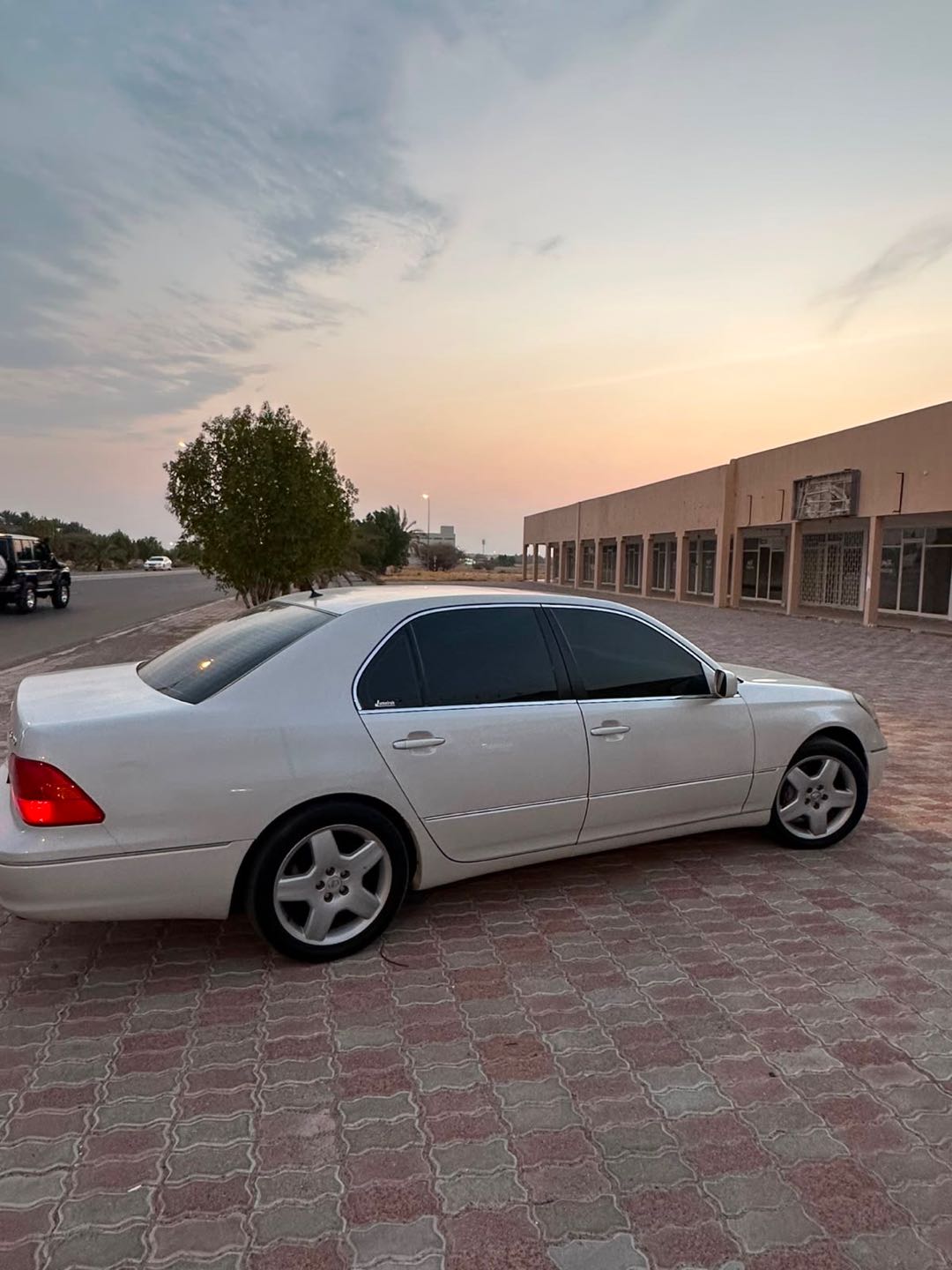 Car Image 2002 LEXUS LS 430 3/4 Ultra