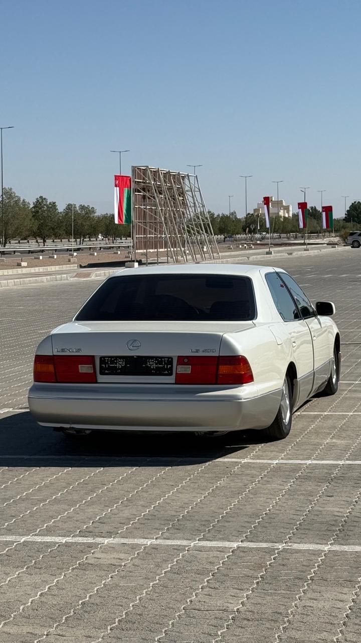 Car Image 1999 LEXUS LS 400