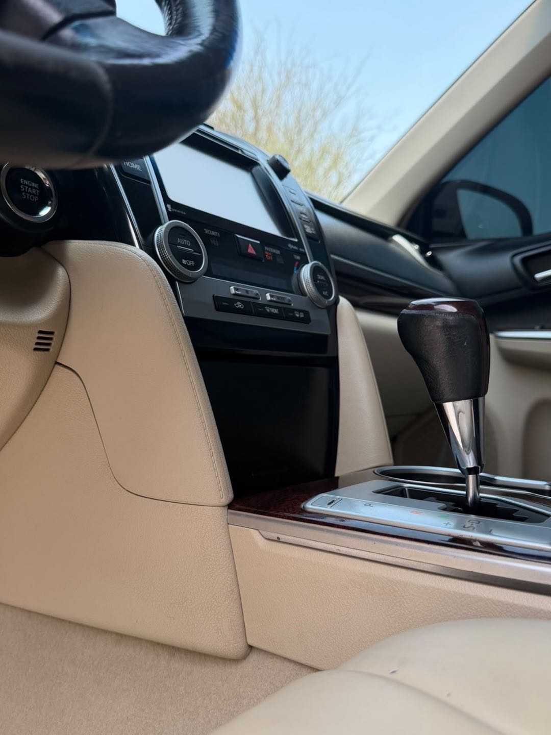 Car Image 2014 TOYOTA CAMRY XLE