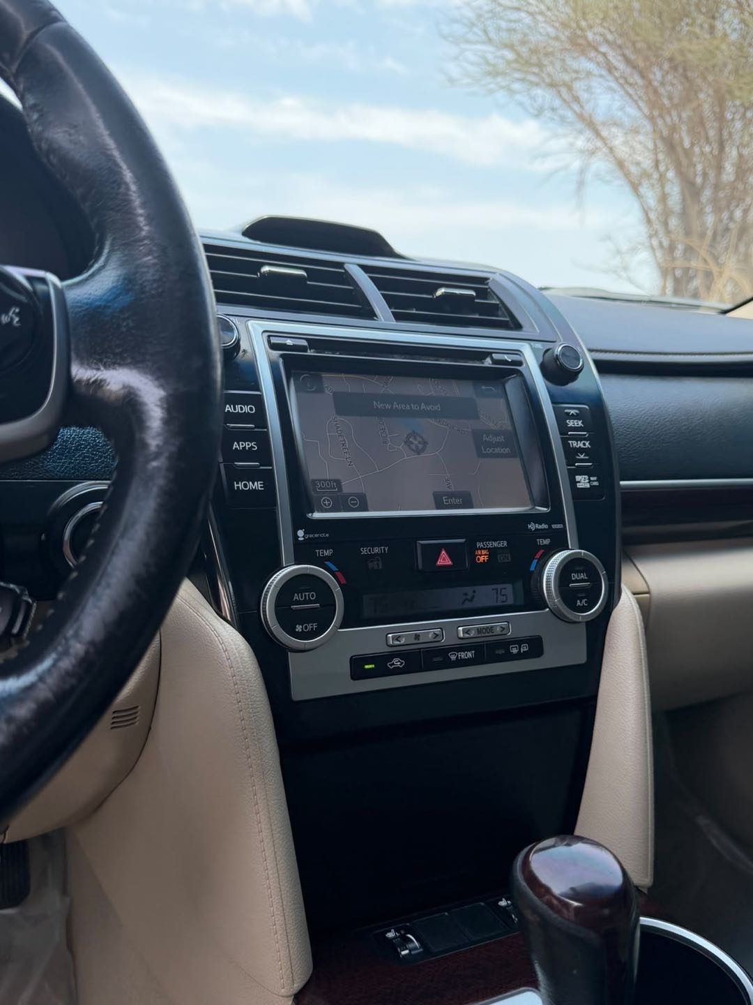 Car Image 2014 TOYOTA CAMRY XLE