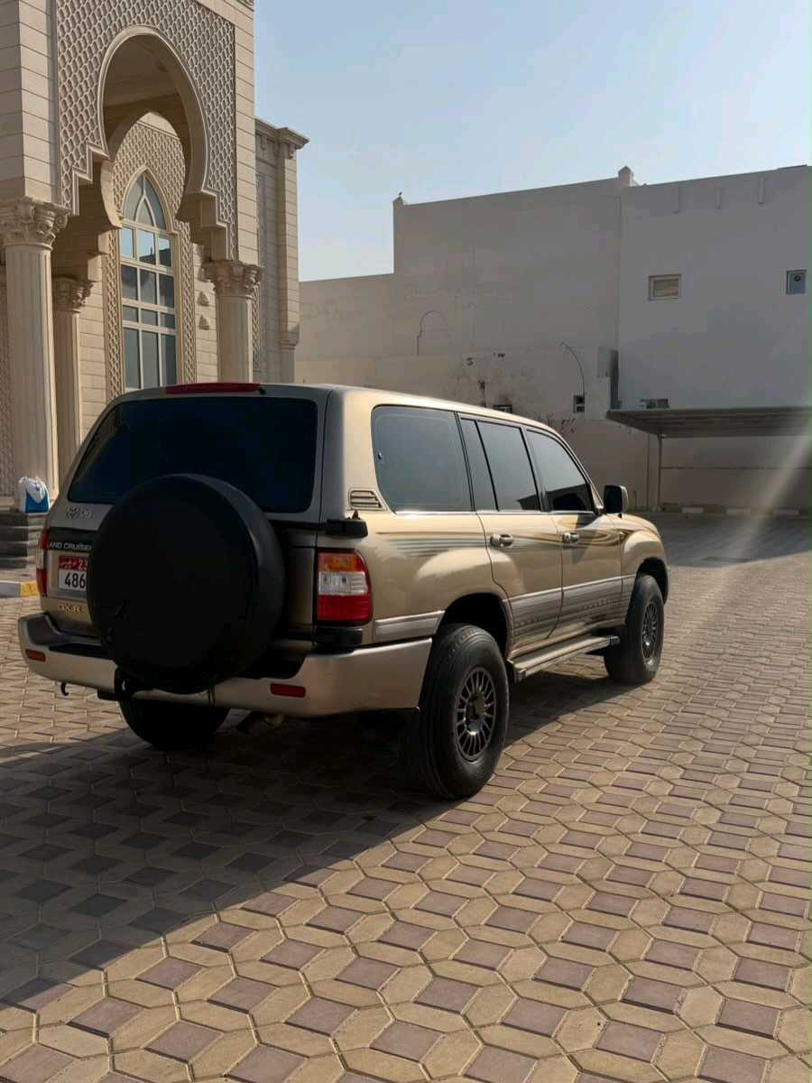 Car Image 2005 TOYOTA LAND CRUISER GX.R
