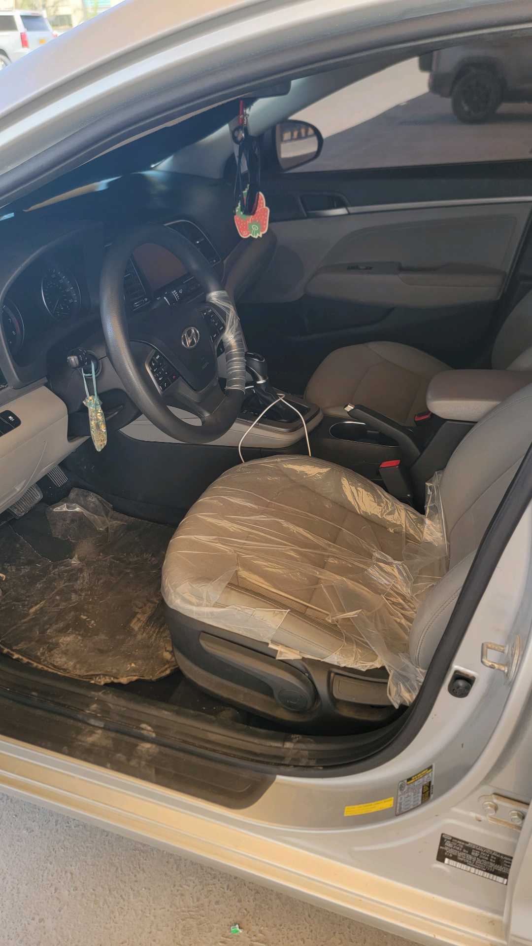 Car Image 2017 HYUNDAI ELANTRA SE