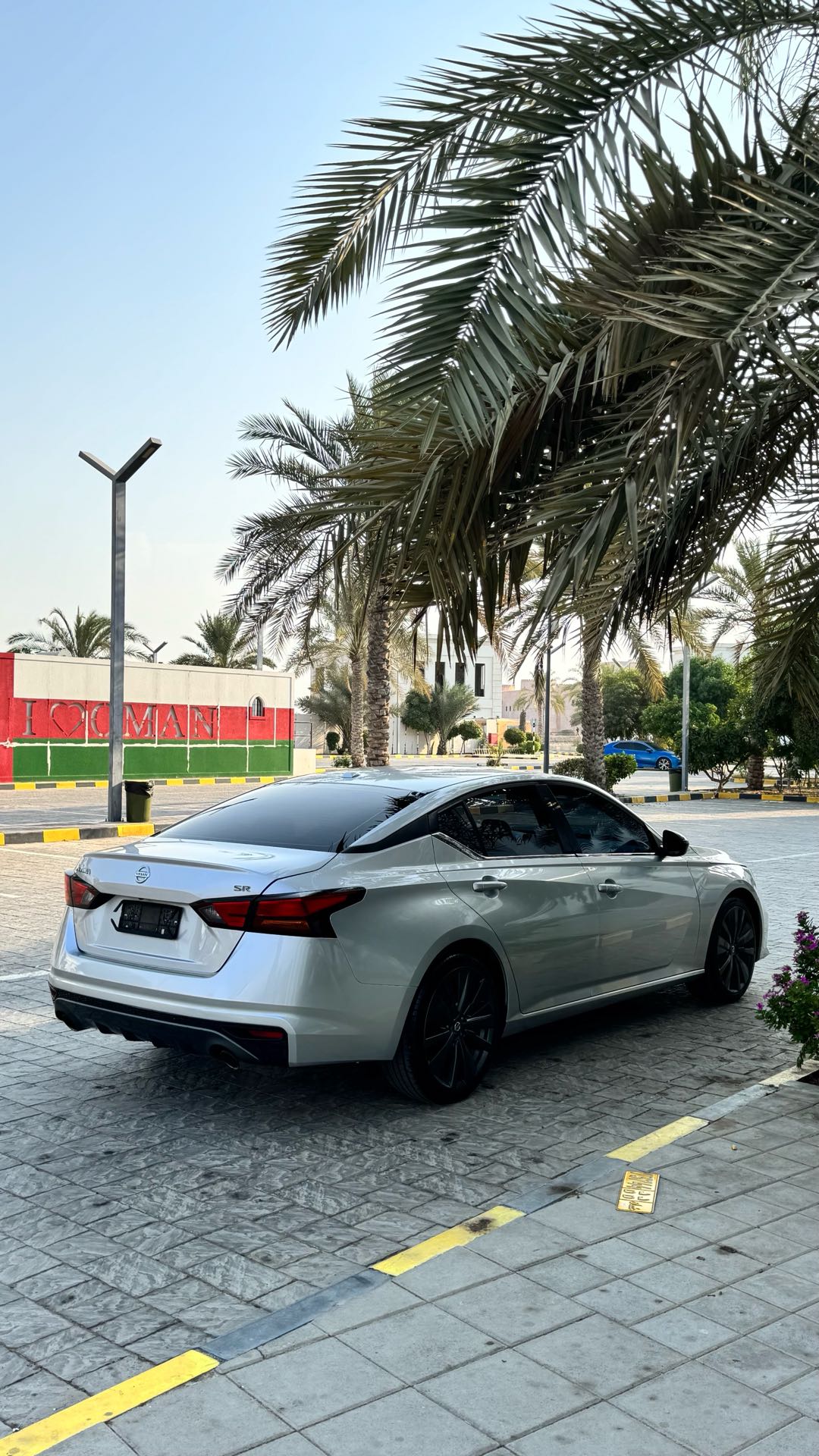 Car Image 2019 NISSAN ALTIMA SR