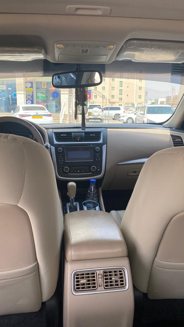 Car Image 2017 NISSAN ALTIMA SV
