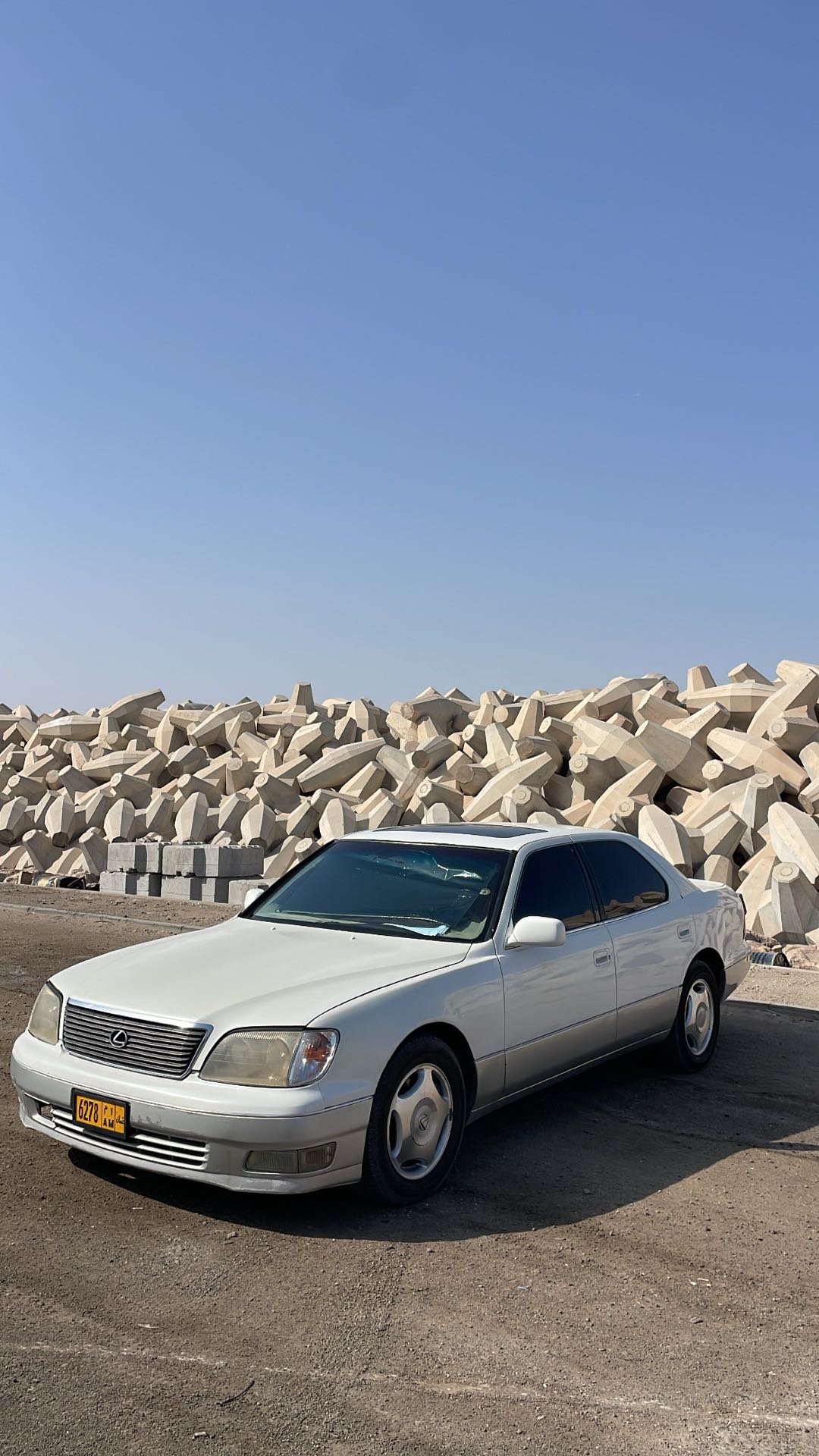 Car Image 1999 LEXUS LS 400