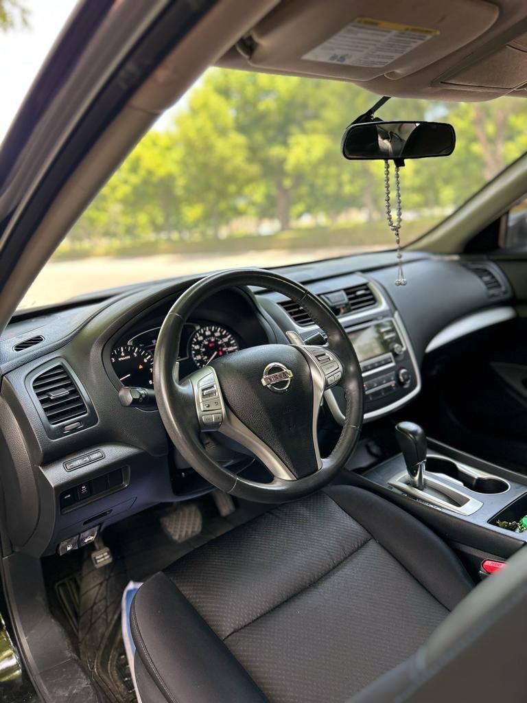 Car Image 2017 NISSAN ALTIMA SR
