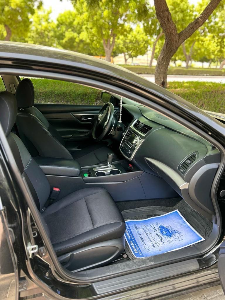 Car Image 2017 NISSAN ALTIMA SR