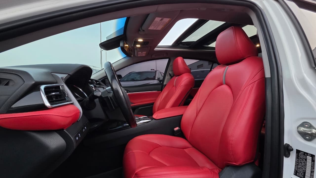 Car Image 2018 TOYOTA CAMRY XSE