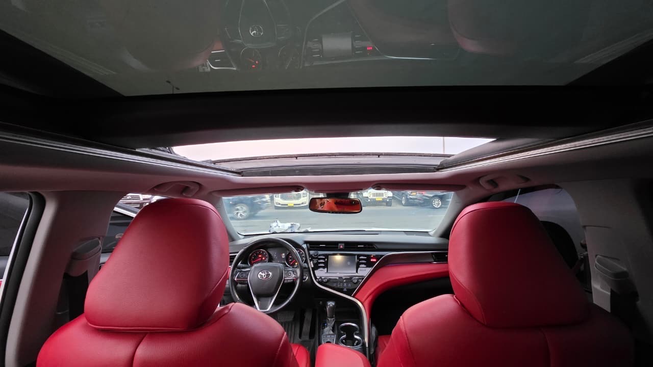 Car Image 2018 TOYOTA CAMRY XSE
