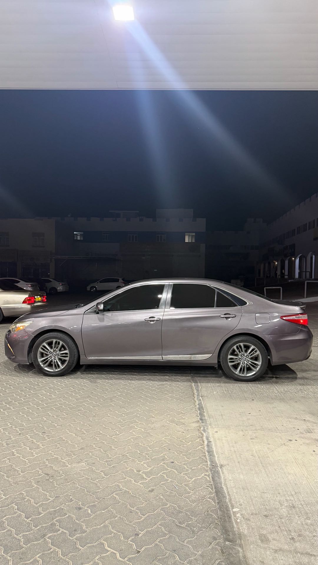 Car Image 2015 TOYOTA CAMRY SE