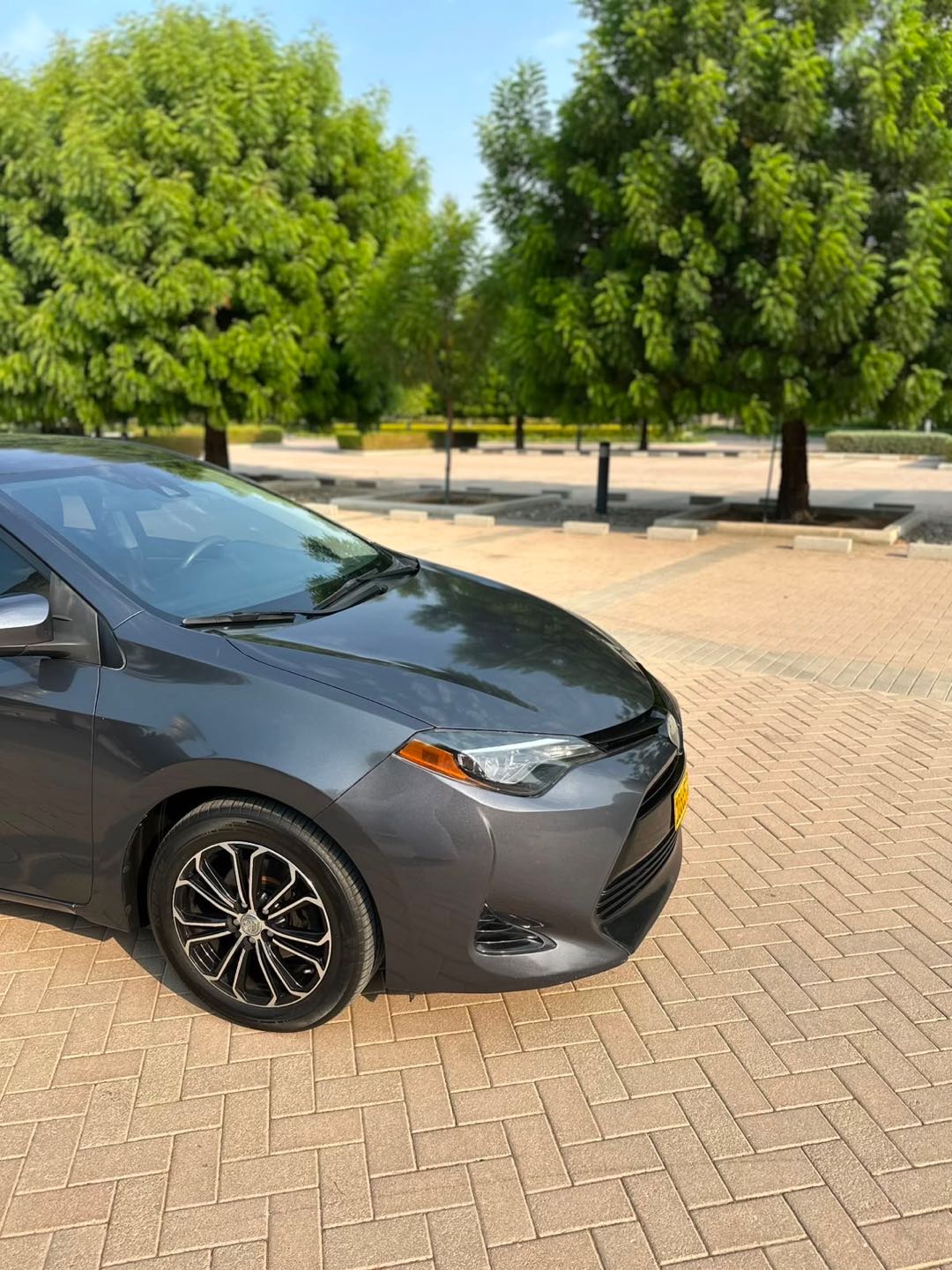Car Image 2018 TOYOTA COROLLA LE