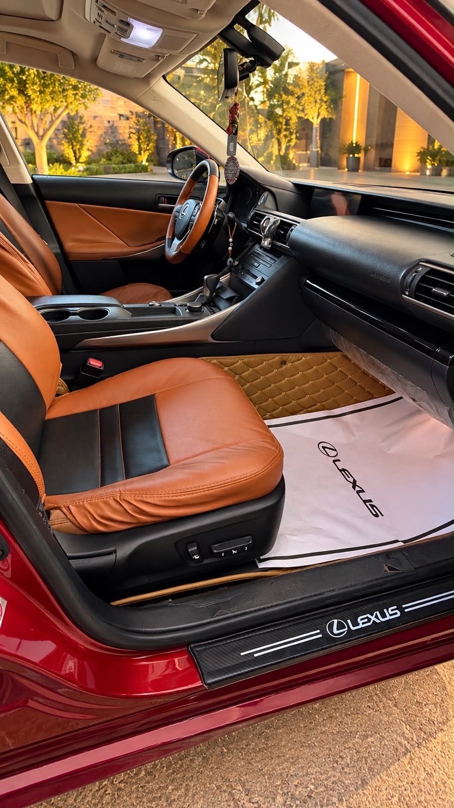 Car Image 2019 LEXUS IS 300