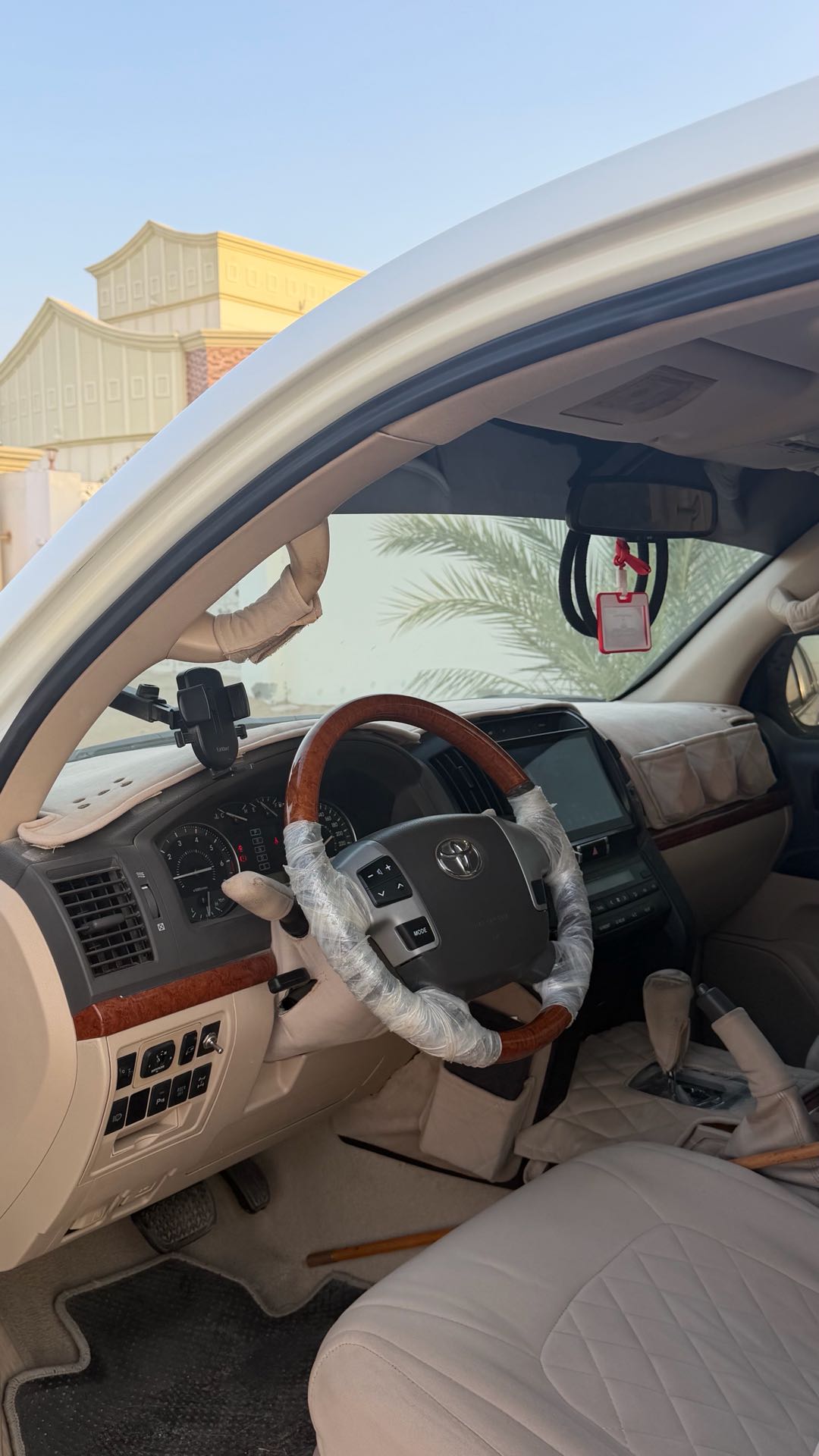 Car Image 2015 TOYOTA LAND CRUISER GX.R