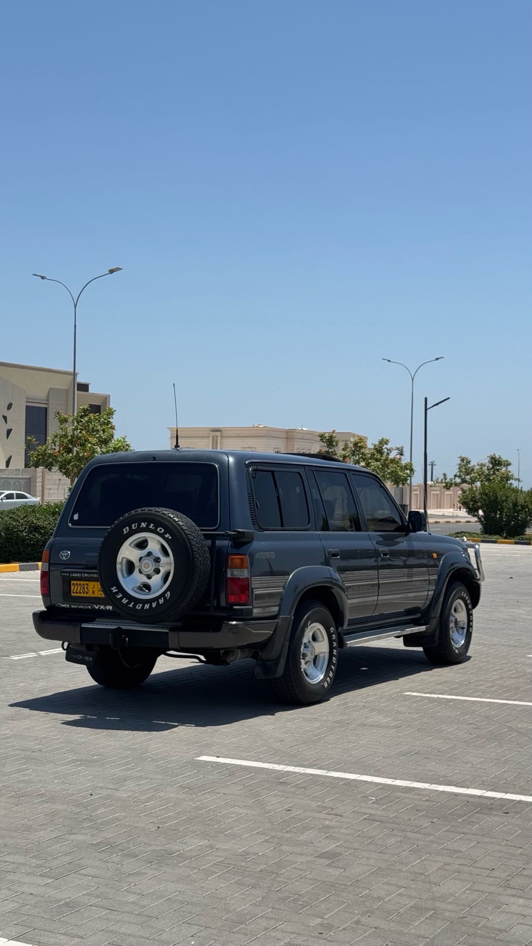 Car Image 1993 TOYOTA LAND CRUISER VX.R