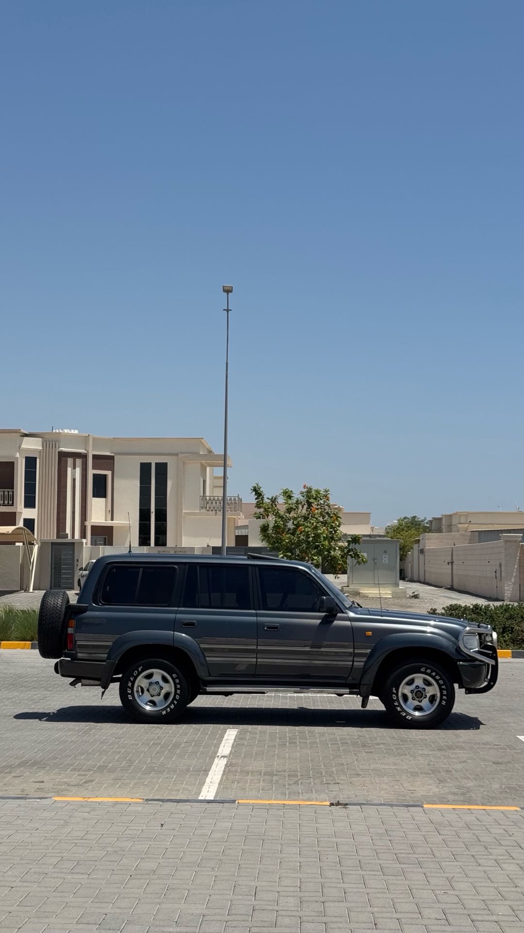 Car Image 1993 TOYOTA LAND CRUISER VX.R