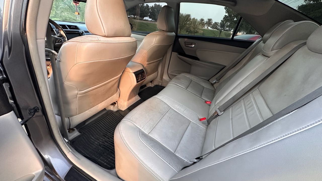Car Image 2015 TOYOTA CAMRY XLE
