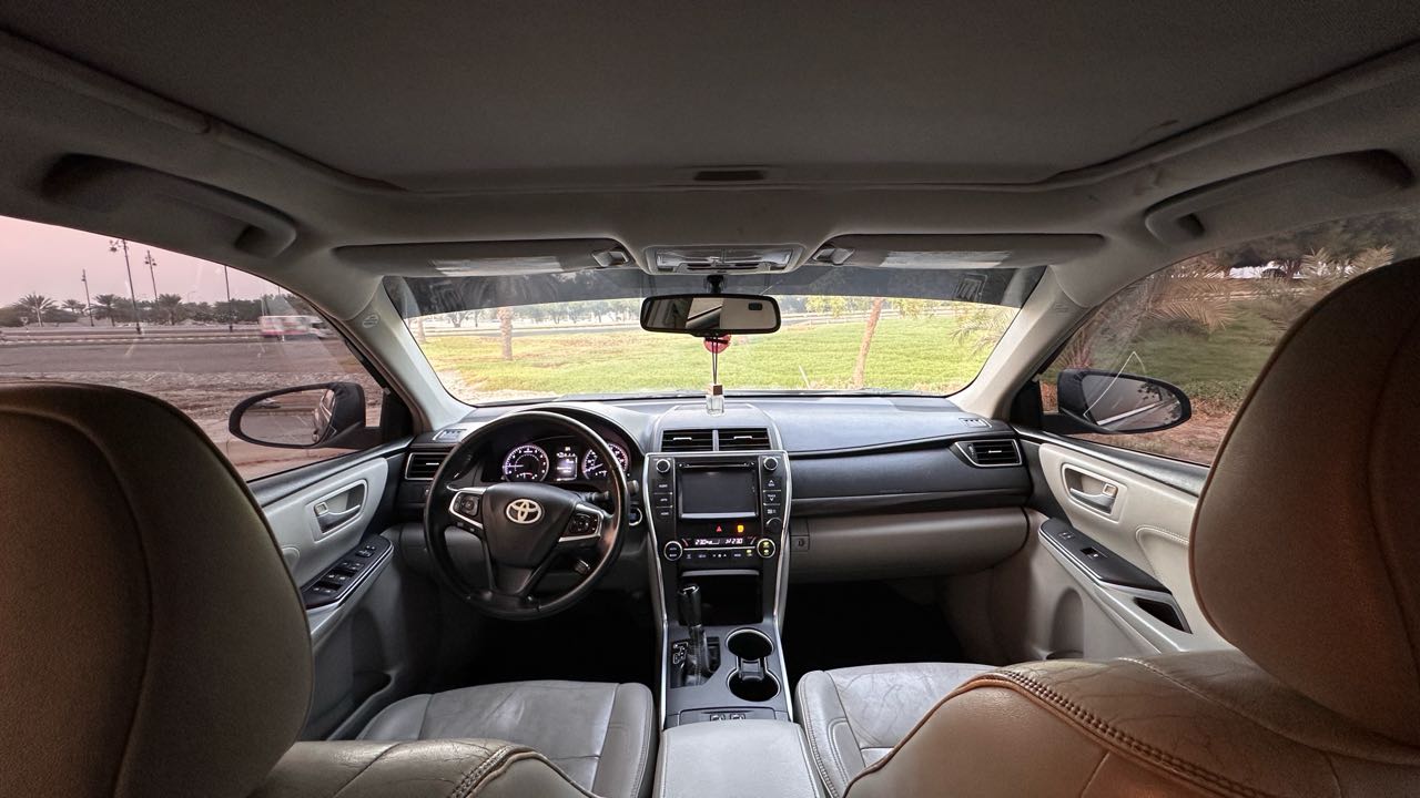 Car Image 2015 TOYOTA CAMRY XLE