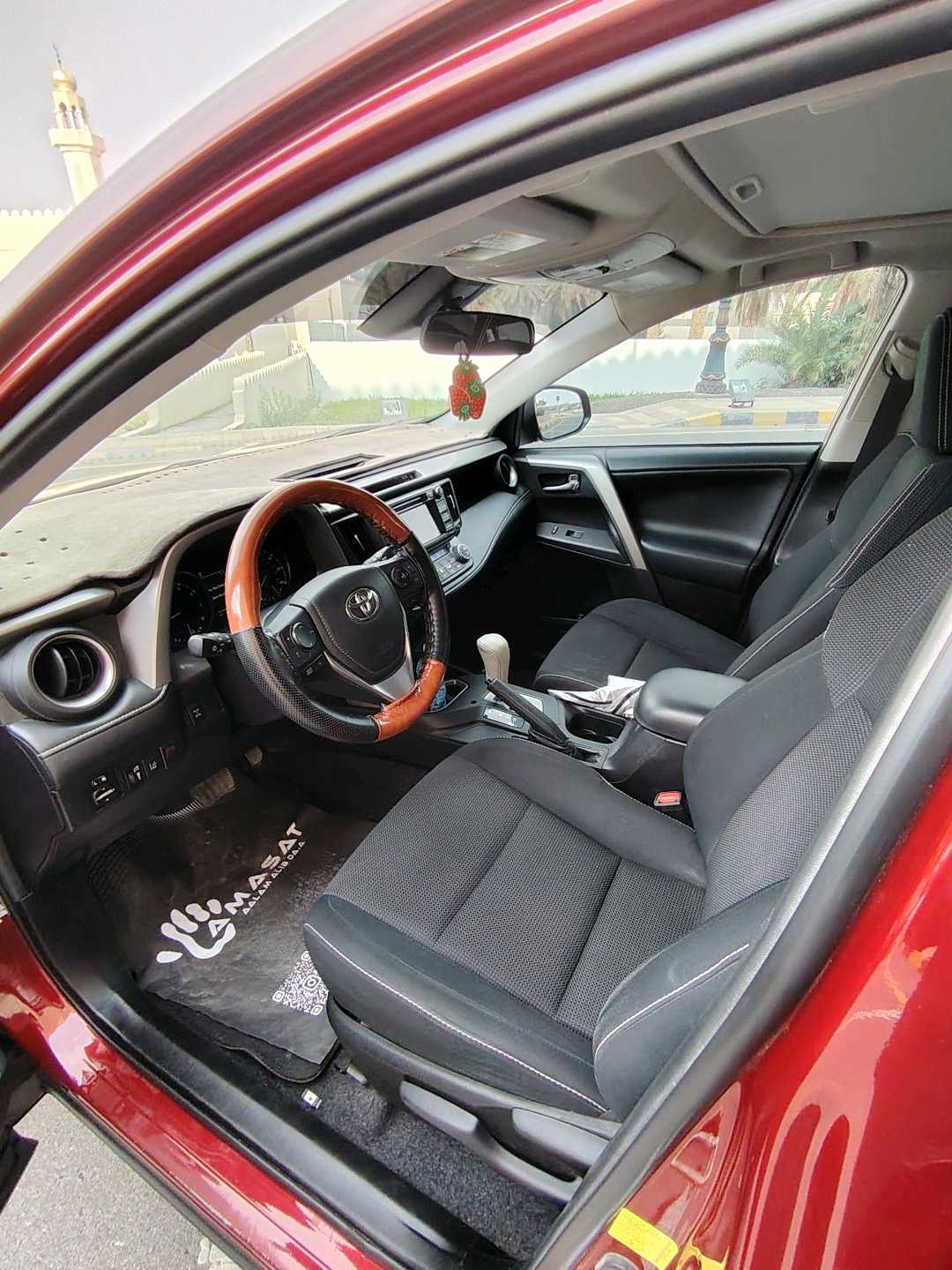 Car Image 2018 TOYOTA RAV4 XLE