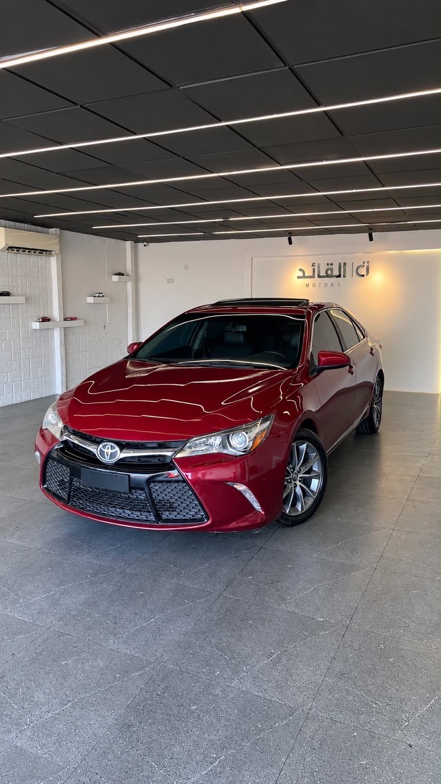 Car Image 2015 TOYOTA CAMRY XSE