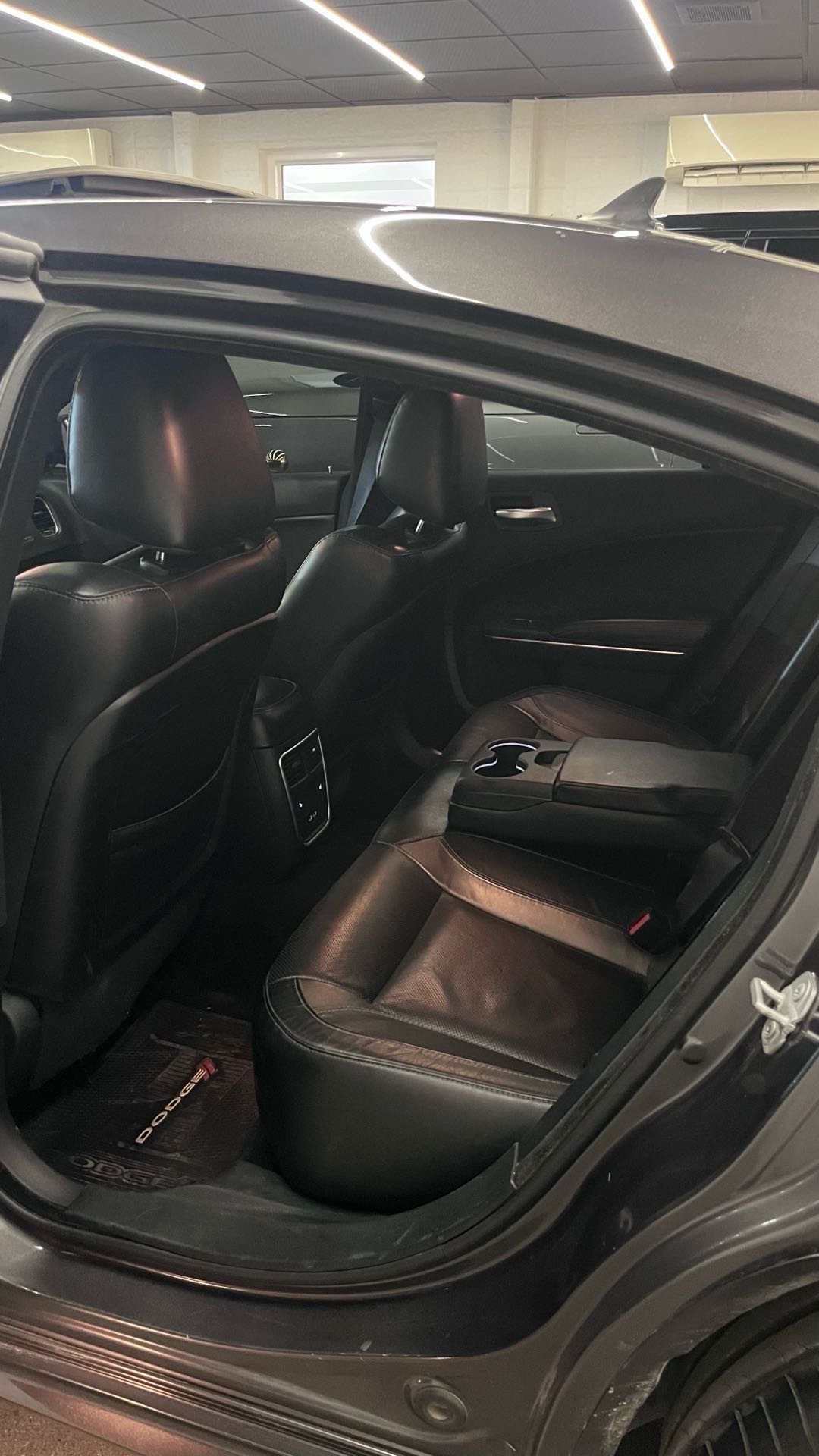 Car Image 2019 DODGE CHARGER SXT