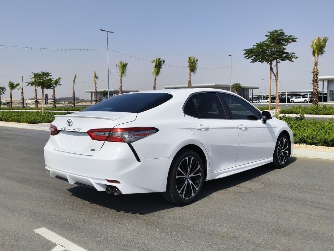 Car Image 2018 TOYOTA CAMRY SE