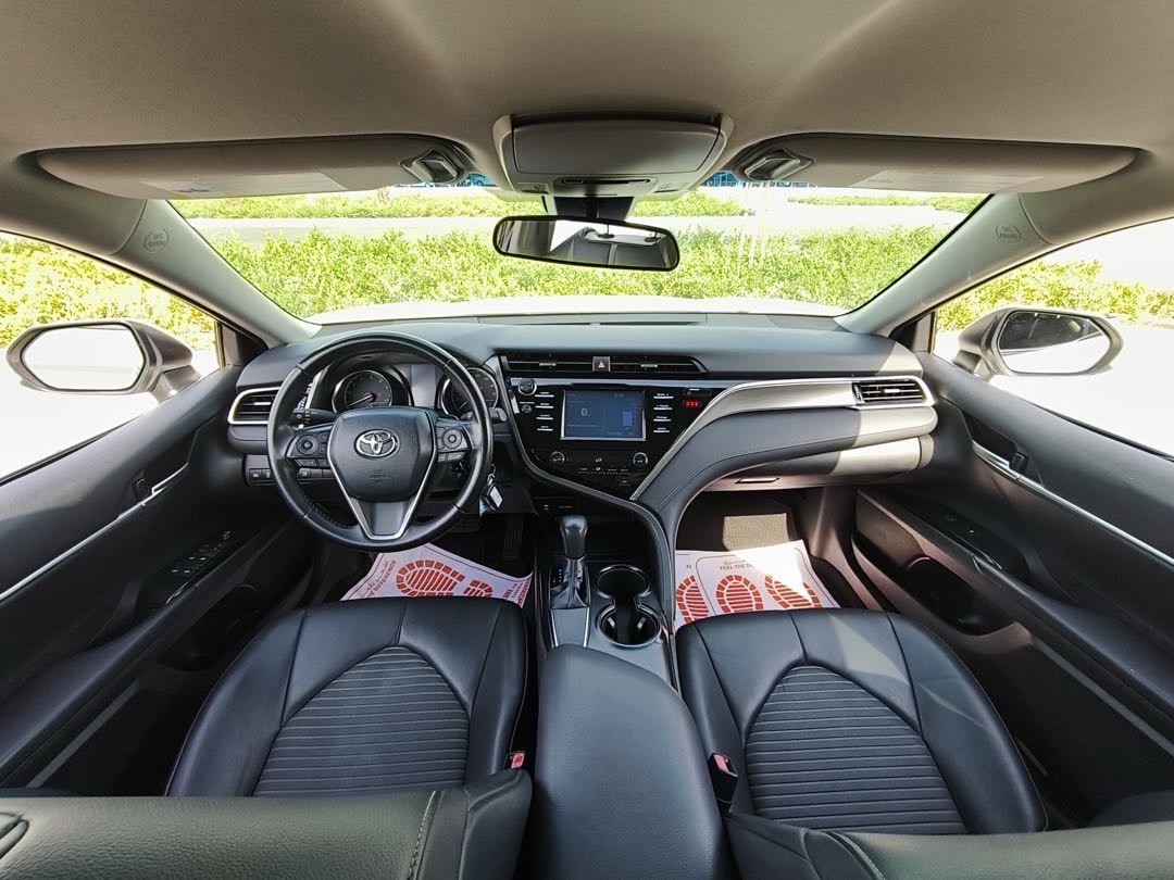 Car Image 2018 TOYOTA CAMRY SE