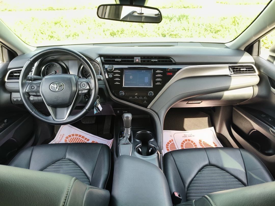 Car Image 2018 TOYOTA CAMRY SE