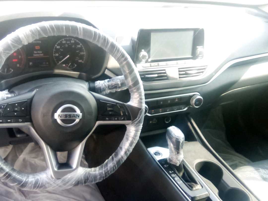 Car Image 2022 NISSAN ALTIMA SR