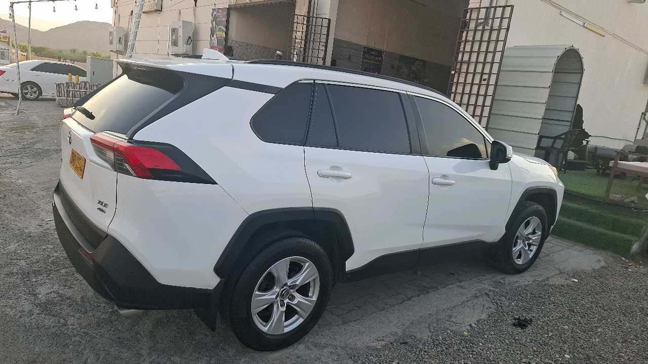 Car Image 2019 TOYOTA RAV4 XLE