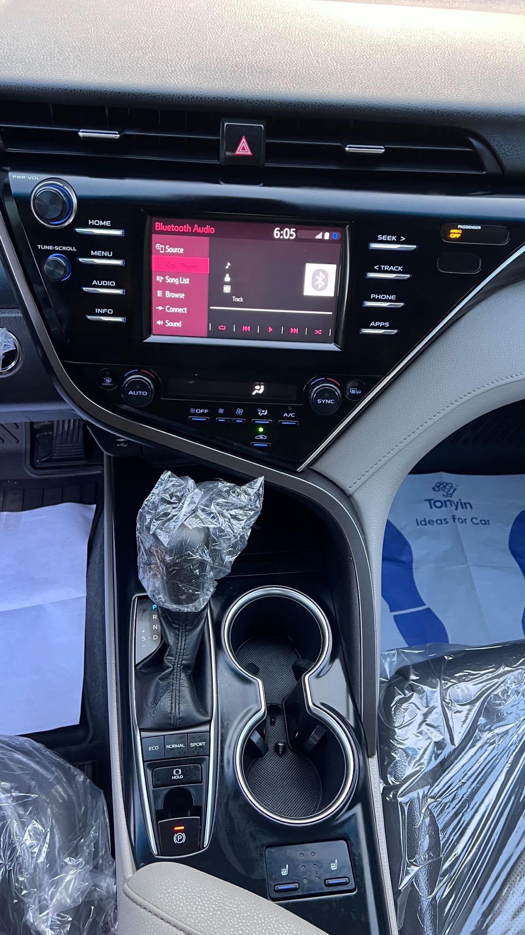 Car Image 2018 TOYOTA CAMRY XLE