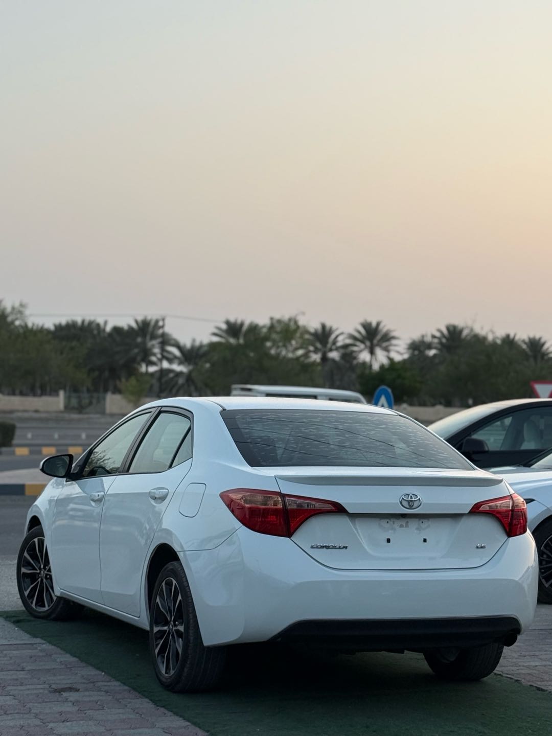 Car Image 2019 TOYOTA COROLLA LE