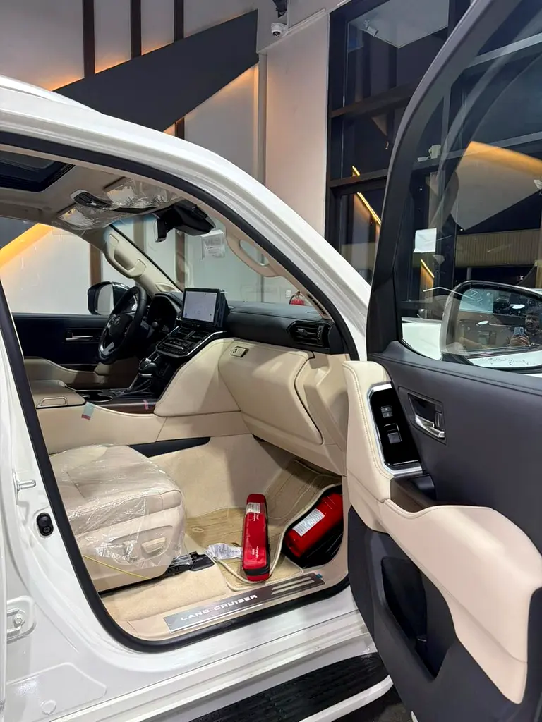 Car Image 2026 TOYOTA LAND CRUISER VX.R