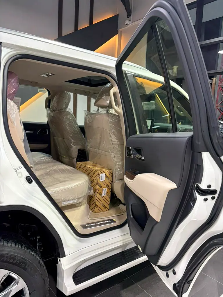 Car Image 2026 TOYOTA LAND CRUISER VX.R