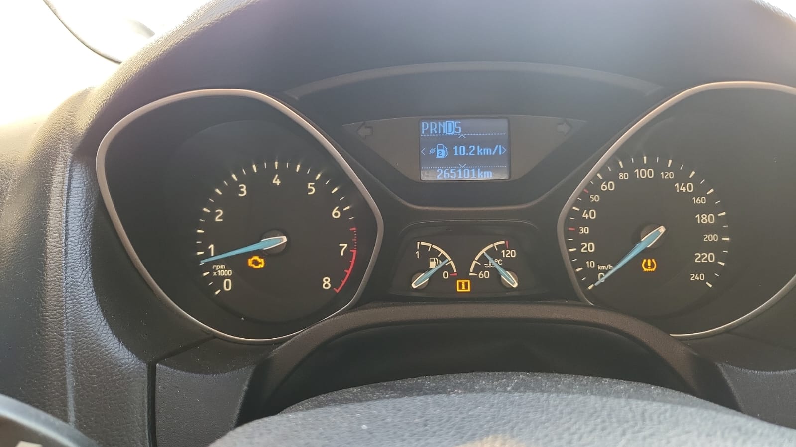 Car Image 2016 FORD FOCUS Sport
