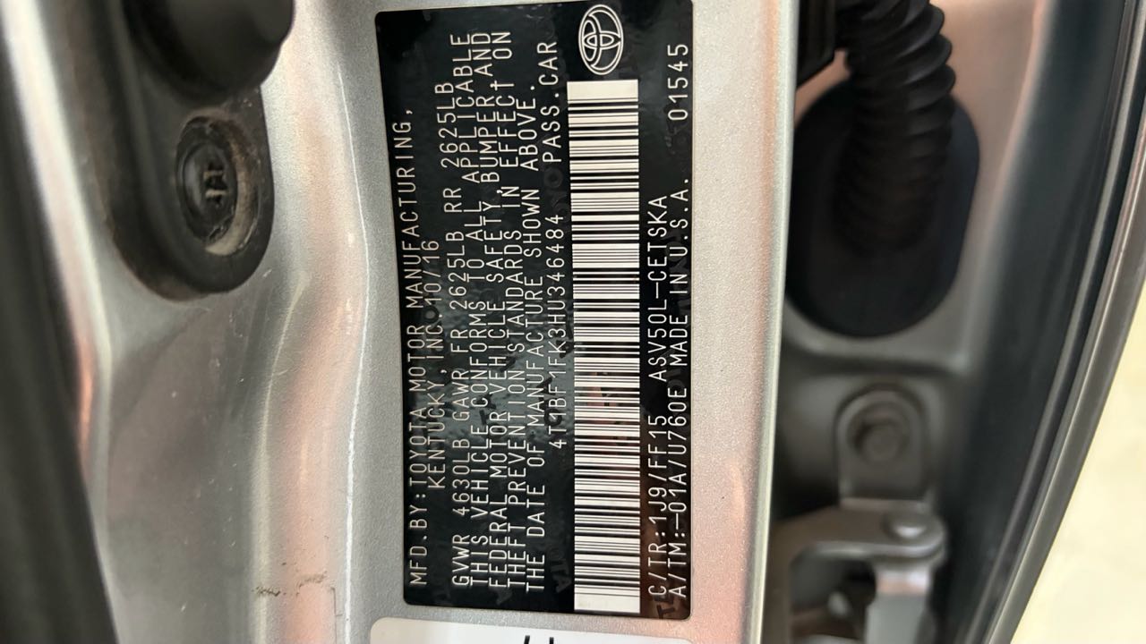 Car Image 2017 TOYOTA CAMRY SE