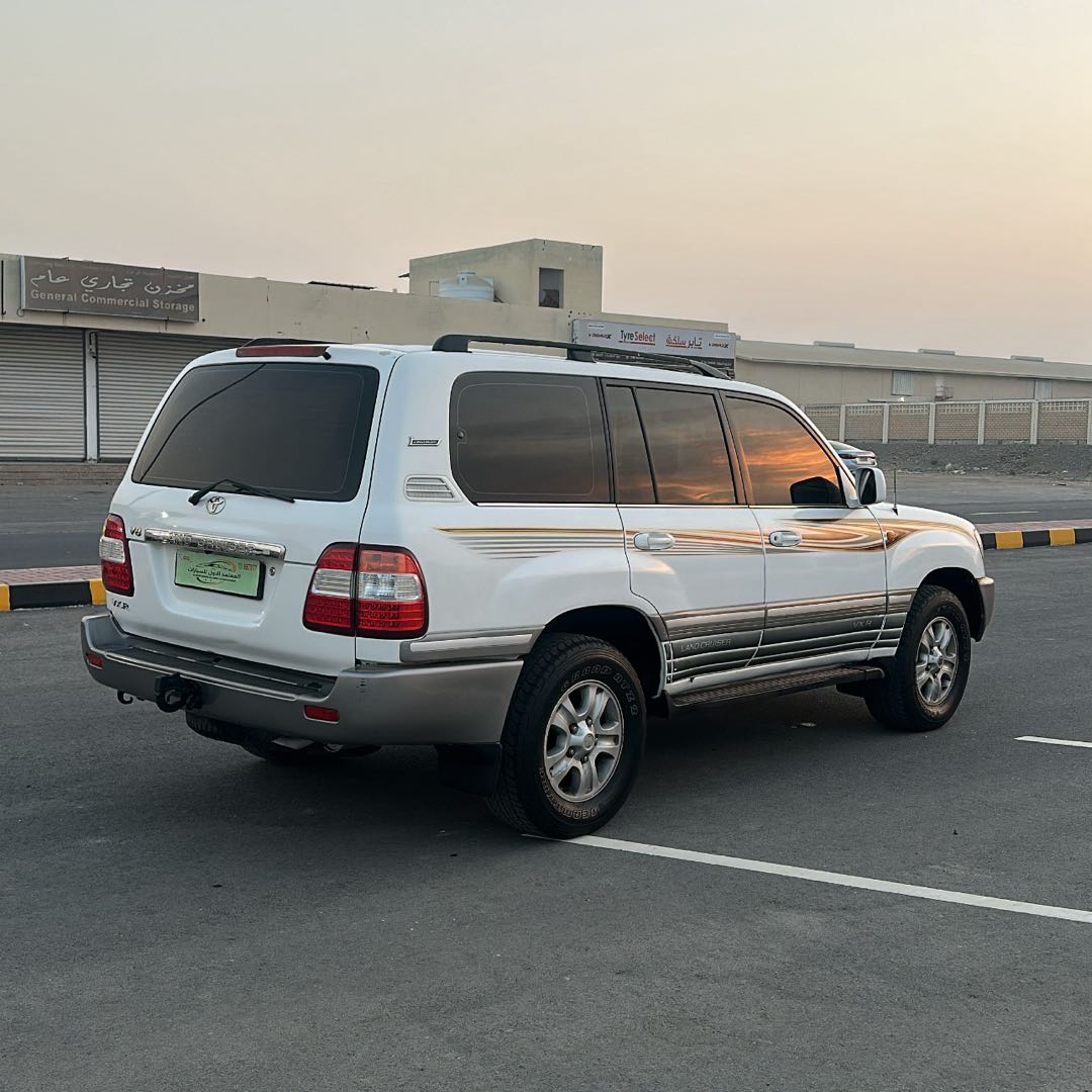 Car Image 2003 TOYOTA LAND CRUISER 