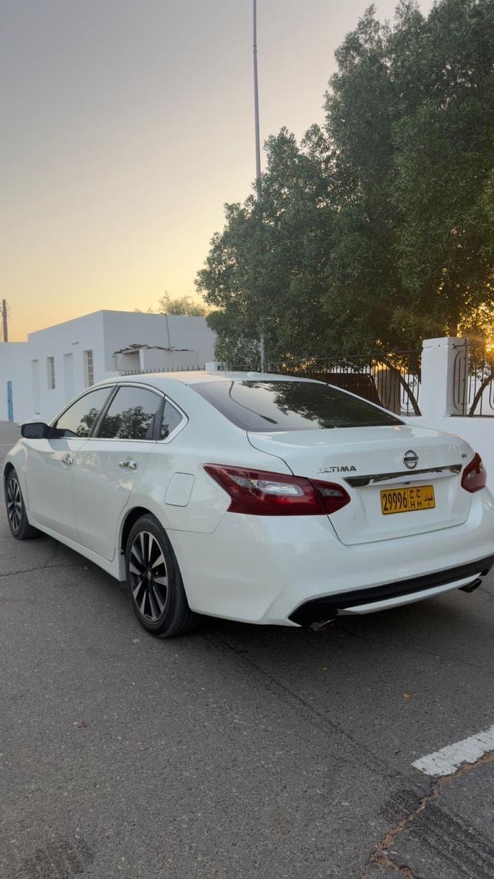 Car Image 2018 NISSAN ALTIMA SV