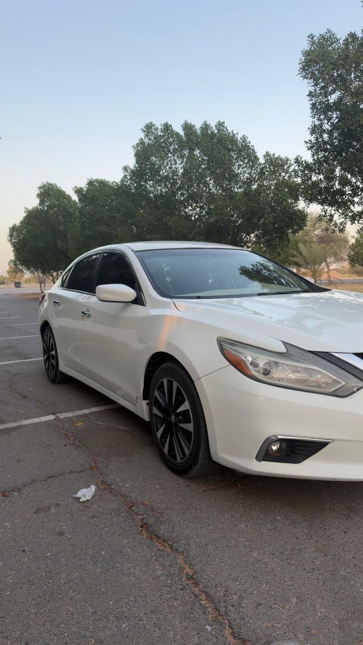 Car Image 2018 NISSAN ALTIMA SV
