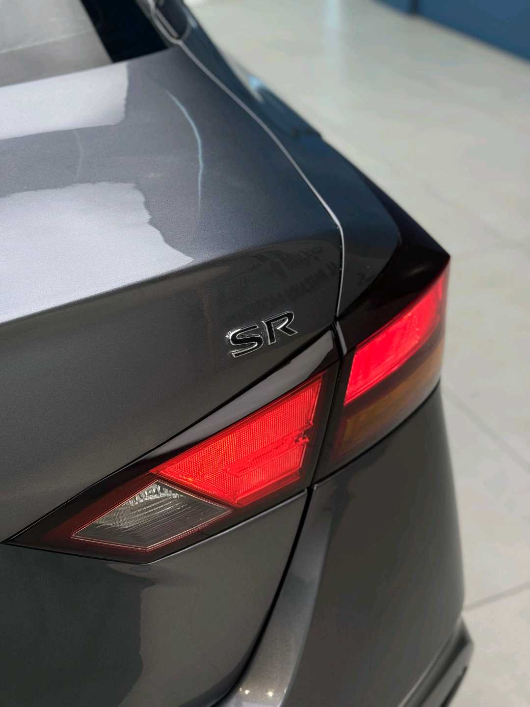 Car Image 2019 NISSAN ALTIMA SR