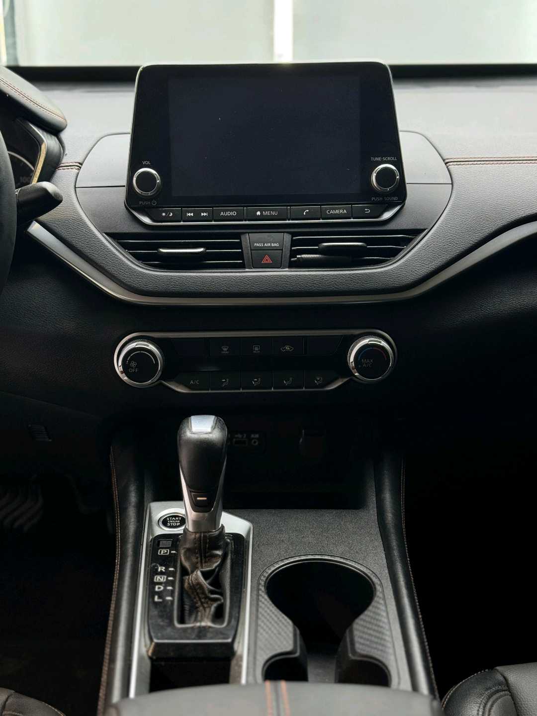 Car Image 2019 NISSAN ALTIMA SR